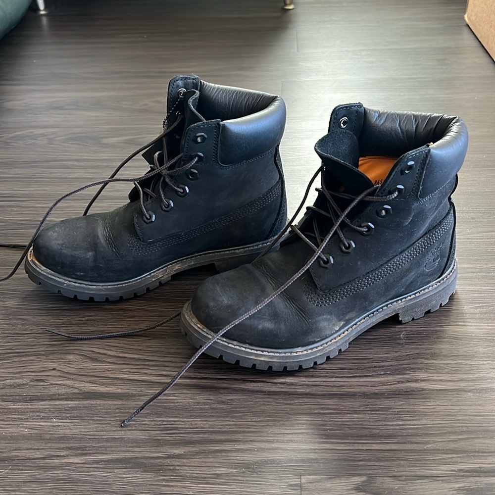 Women’s black 6” Timberland boots size 7
